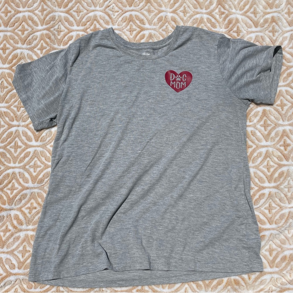 Way to Celebrate Dog Mom graphic t-shirt